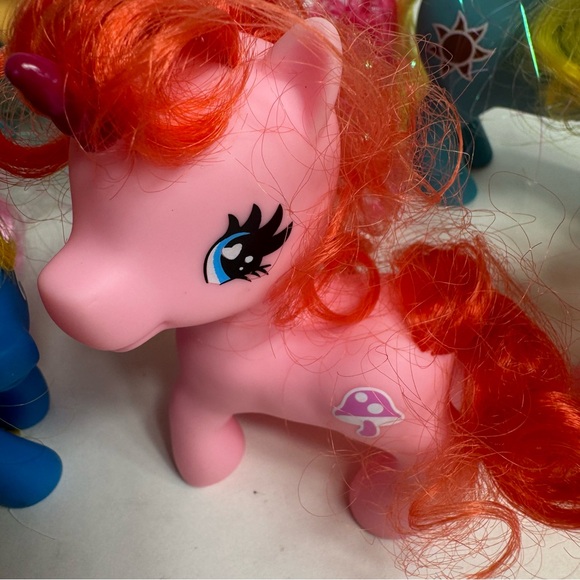 Mix of 7 my little pony dolls. Different color and sizes. Condition is pre-owned - Picture 9 of 11
